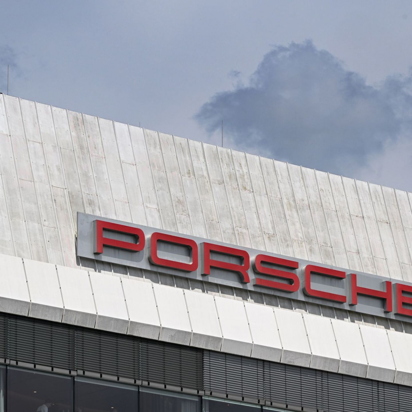 Porsche-Gewinn sackt um mehr als 70 Prozent ab