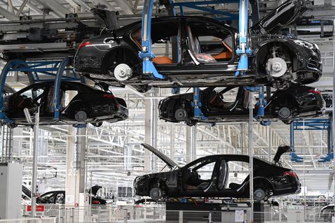 Mercedes-Gewinn bricht um mehr als die Hälfte ein