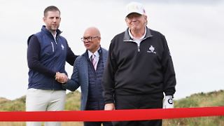 Zum Abschluss weiht Trump noch seinen neuen Golfplatz ein