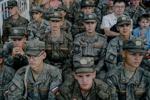 Putins Todesmaschine: Das zynische Geschäft mit Soldaten