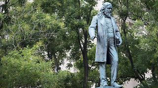 Trump-Regierung stellt umstrittene Freimaurer-Statue wieder auf