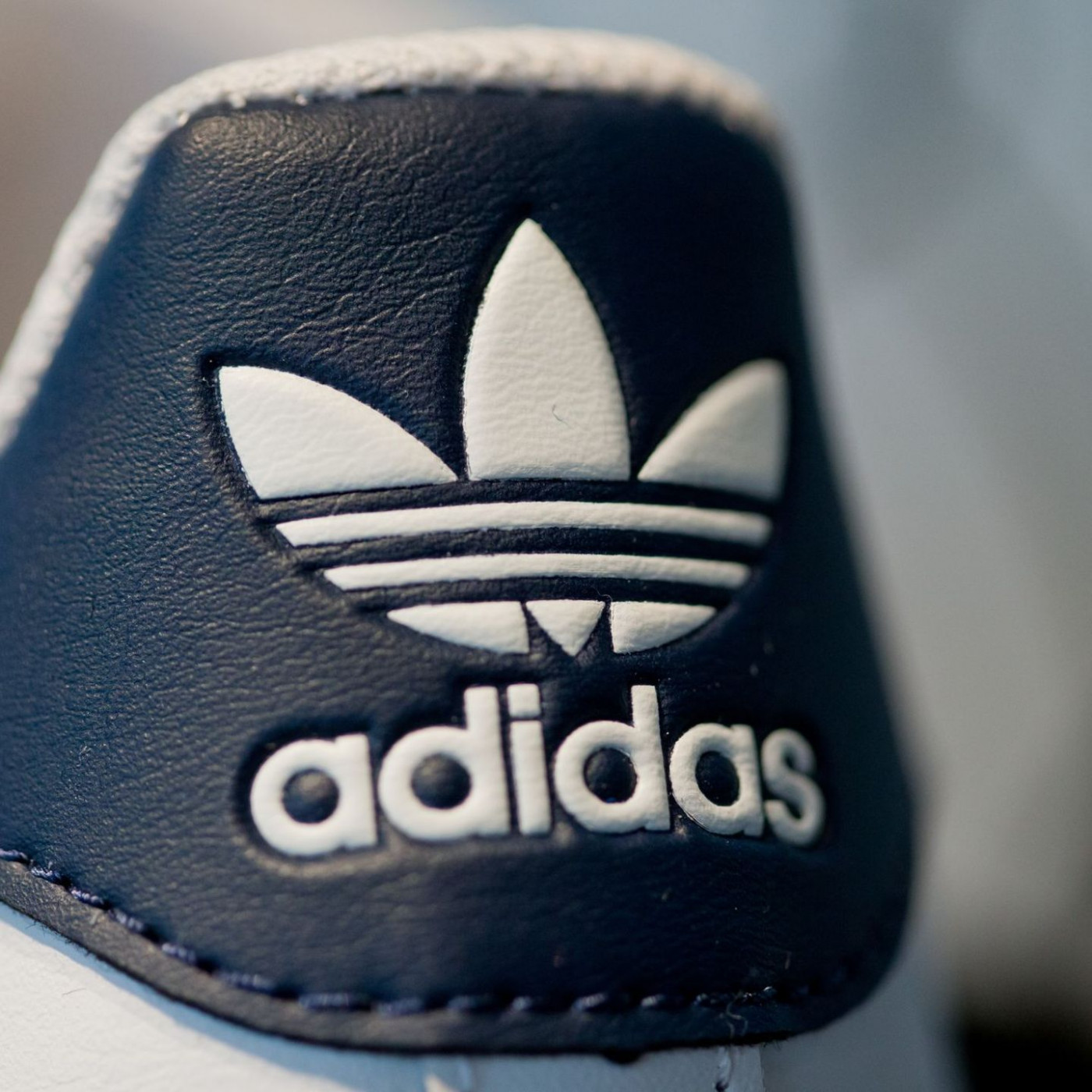 Adidas verlässt Tarifbindung - Kritik der Gewerkschaft