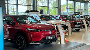 Preisabstand zwischen Verbrennern und E-Autos schrumpft