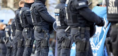 Demütigende Aufnahmerituale bei Polizei Sachsen – Ministerium nennt Details