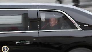 Trump und Putin fahren überraschend gemeinsam zum Tagungsort