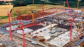 Ein Jahr XXL-Baustelle: So wachsen die Hallen der ESMC-Chipfabrik und Begehrlichkeiten