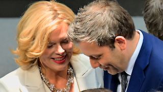 Klingbeil zeigt sich "irritiert" von Klöckner