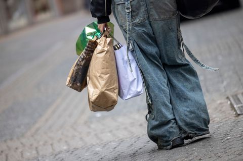 Verbraucher zurückhaltend: Angst vor Jobverlust wächst