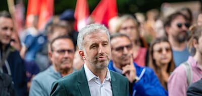 Sirenen und Buhrufe – Streitgespräch zwischen Palmer und AfD-Landeschef gestört