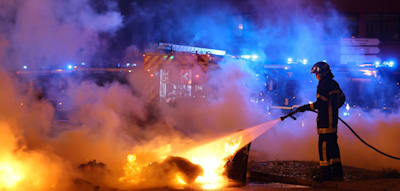 „Lasst uns alles blockieren“ – Protestwelle erschüttert Frankreich, 80.000 Polizisten im Einsatz
