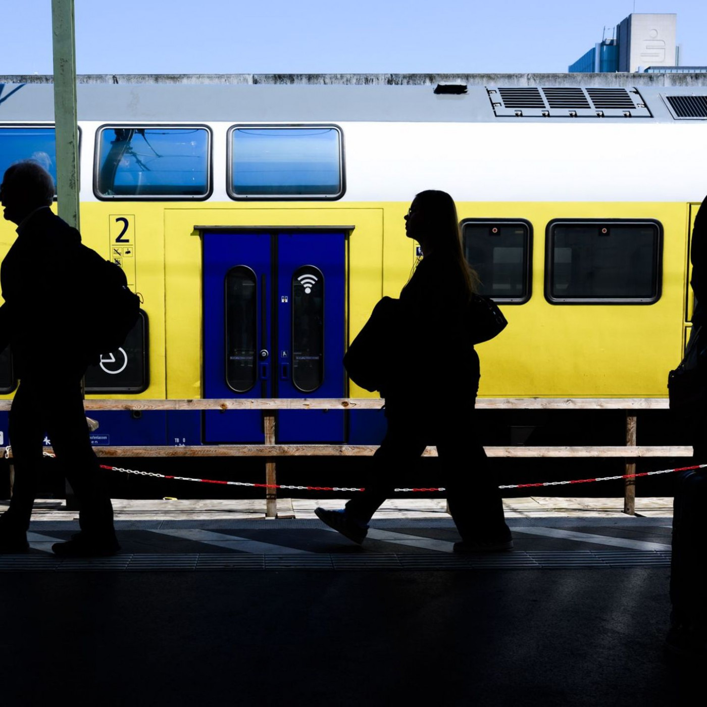 NRW gibt Bund Schuld an drohender Preiserhöhung bei D-Ticket