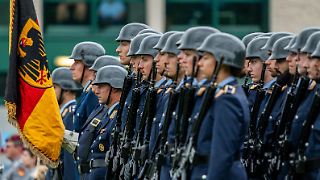Bartsch für Aufnahme von NVA-Soldaten in Reserve