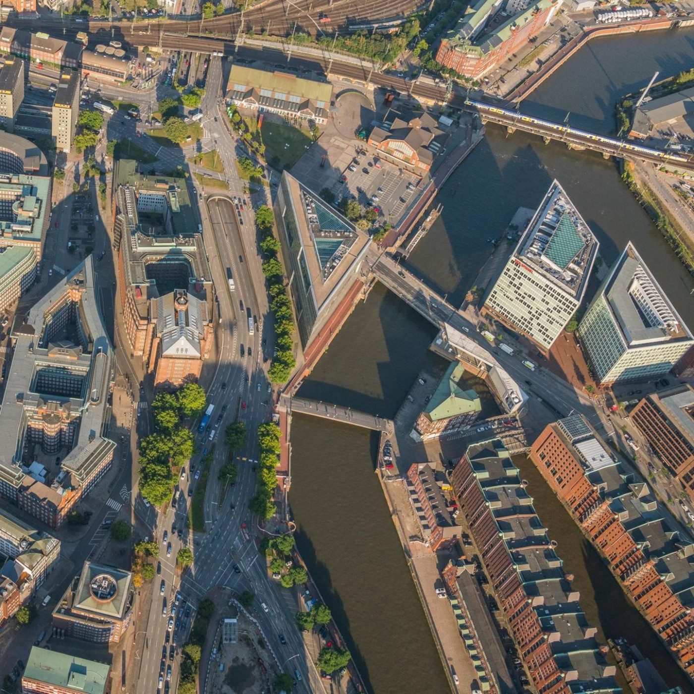 Deutschland von oben: Erkennen Sie die Großstadt am Satellitenbild?