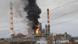 Ukraine greift zwei Ölraffinerien in Russland an