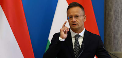 Auch die EU soll Antifa als „Terrororganisation“ einstufen, fordert Ungarns Außenminister