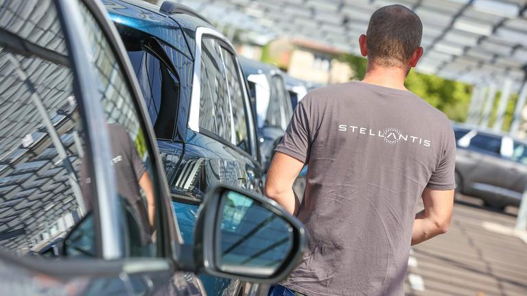 Stellantis stoppt Produktion in mehreren Werken