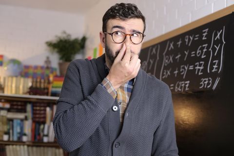 Furz-Spray macht Schule unbenutzbar – einem Hilfslehrer droht Knast