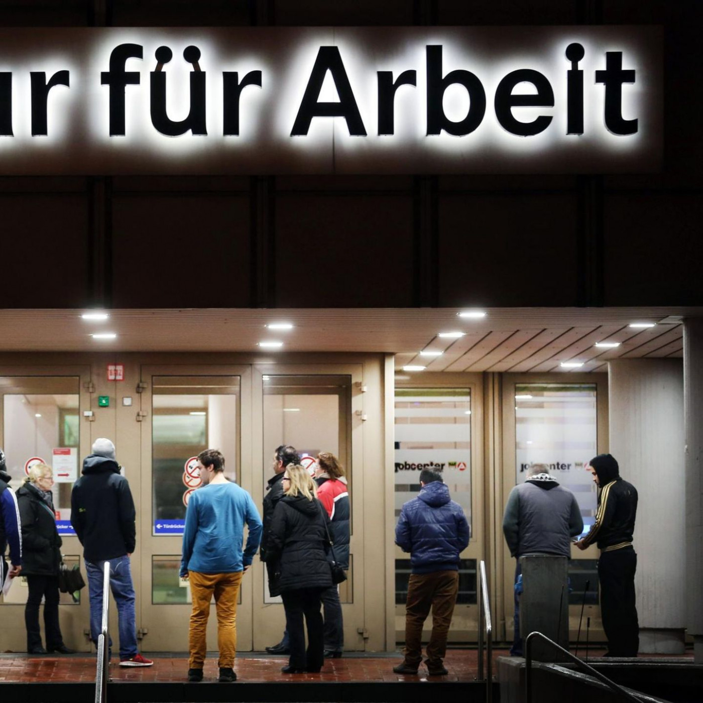Zahl der Arbeitslosen sinkt wieder unter drei Millionen