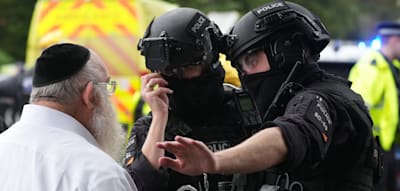 Zwei Tote bei Angriff an Synagoge in Manchester – Video zeigt Schüsse auf Tatverdächtigen