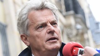 Frankreichs Premier will Sozialisten mit Sondersteuer gewinnen