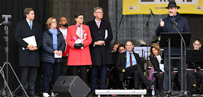 „Genügt nicht, Antisemitismus zu betrauern“ – 1500 Menschen demonstrieren in München