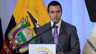 Mob greift in Ecuador Präsidenten-Konvoi an