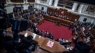 Perus Parlament setzt "moralisch ungeeignete" Präsidentin ab