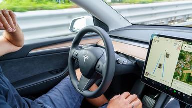 US-Behörden nehmen Teslas "Autopilot" ins Visier