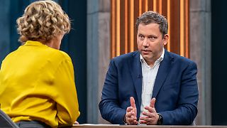Ist Lars Klingbeil ein "talentierter Hütchenspieler"?