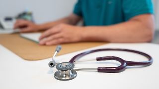 Damit Krankenkassenbeitrag nicht steigt: Sparpaket beschlossen