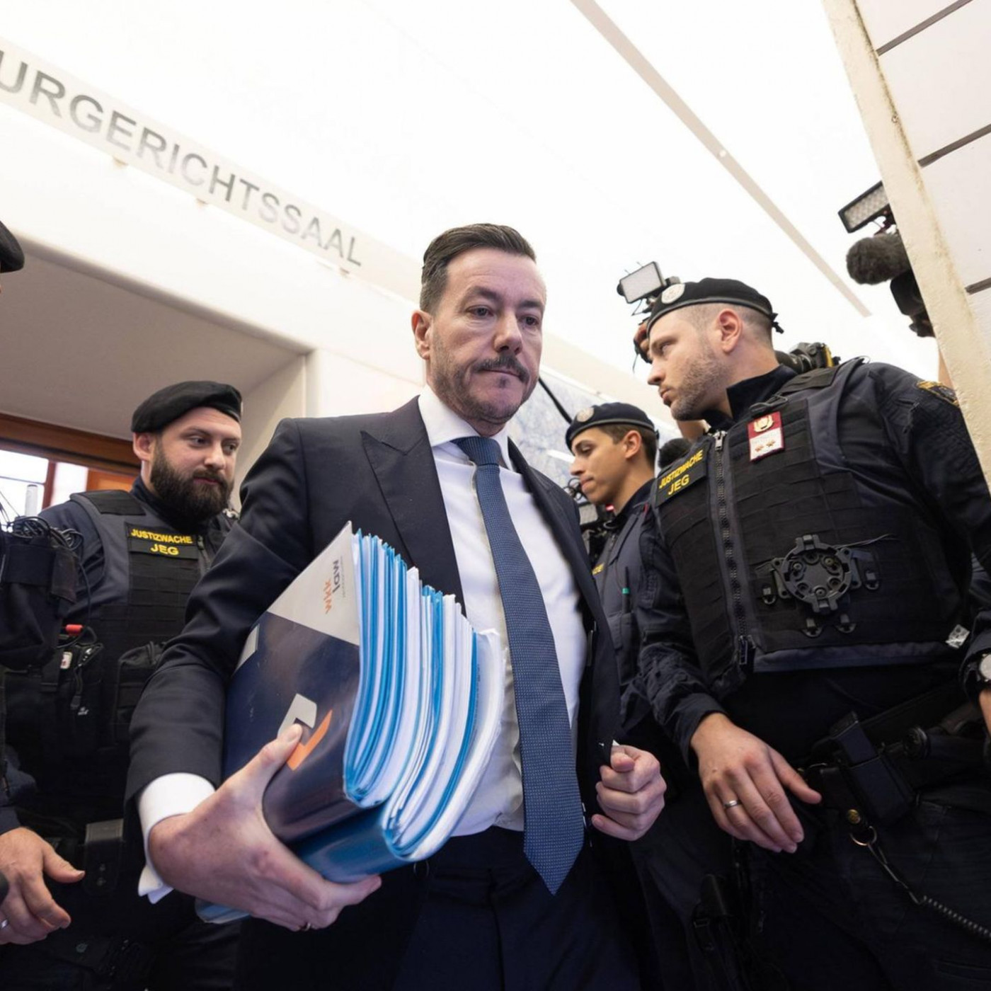 Richter verurteilen René Benko zu zwei Jahren Haft