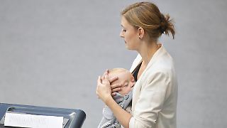 Klöckner will Elternzeit für Bundestagsabgeordnete einführen