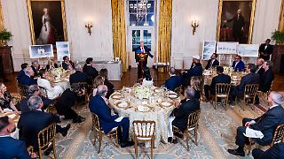 Trump lädt Finanziers seines Ballsaals zu prunkvollem Dinner