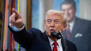 Trumps Zoll-Politik und Sparkeule lassen Defizit schrumpfen