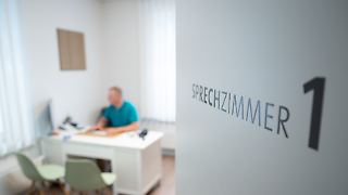 Ärztepräsident fordert Aktivrente auch für selbstständige Mediziner