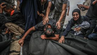 Israel stoppt Hilfslieferungen und fliegt weitere Angriffe