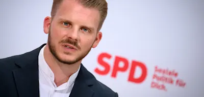 „Kein schönes Gefühl für Menschen, die nicht weiß sind“ – SPD-Generalsekretär attackiert Merz