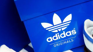 Adidas meldet Rekordumsatz - Tarif-Streit droht zu eskalieren