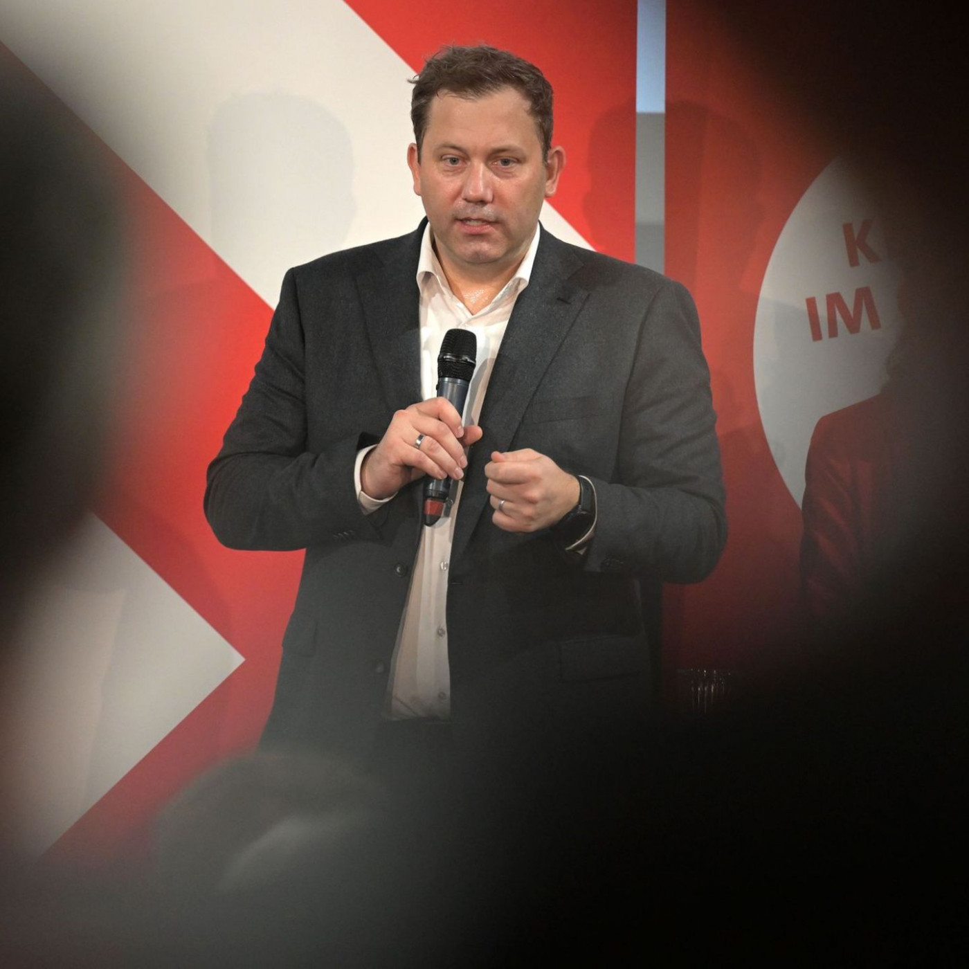 Klingbeil zeigt sich im Kurs für Autobranche einig mit Merz