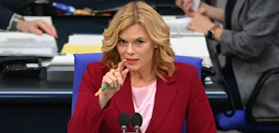 Klöckner würde auch Israel-Shirt im Bundestag untersagen