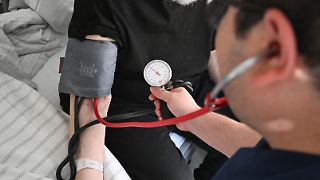 Arbeitgeber wollen kostenlose Mitversicherung von Ehepartnern beenden