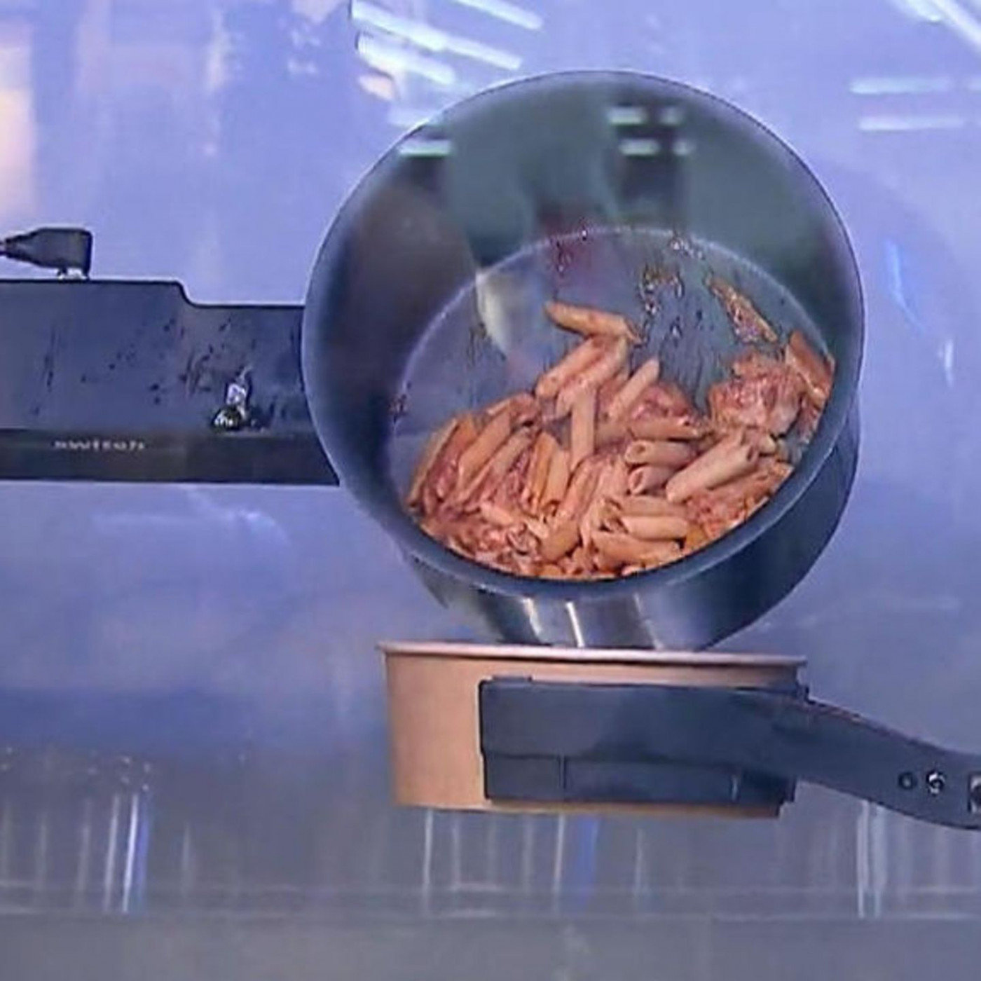 KI-Roboter kocht für Supermarkt-Kunden – schmeckt das?