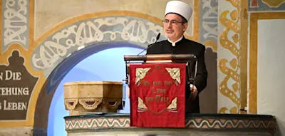 „Schlag ins Gesicht“ – Auszeichnung für Imam sorgt für Wut