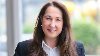 Iris Stalzer rechtfertigt Antritt des Bürgermeisteramts