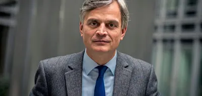 Auto von Bernd Baumann in Flammen – Staatsschutz musste AfD-Politiker um 5 Uhr wecken