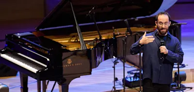 Influencer kritisiert jüdischen Pianisten – Armin Laschet spricht von „Antisemitismus pur“