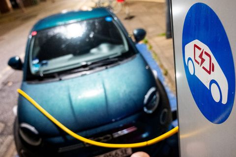 Versorgung mit Ladesäulen verbessert sich leicht