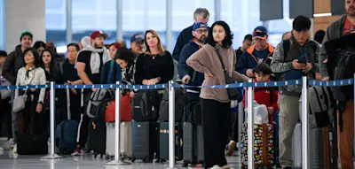 US-Verkehrsminister droht mit „Massenchaos“ und Schließung von Lufträumen in der nächsten Woche