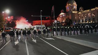 Tausende Demonstranten treffen in Belgrad aufeinander