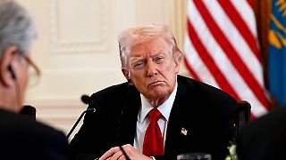 Trump scheint sich im Feiglingsspiel mit Demokraten zu verzocken